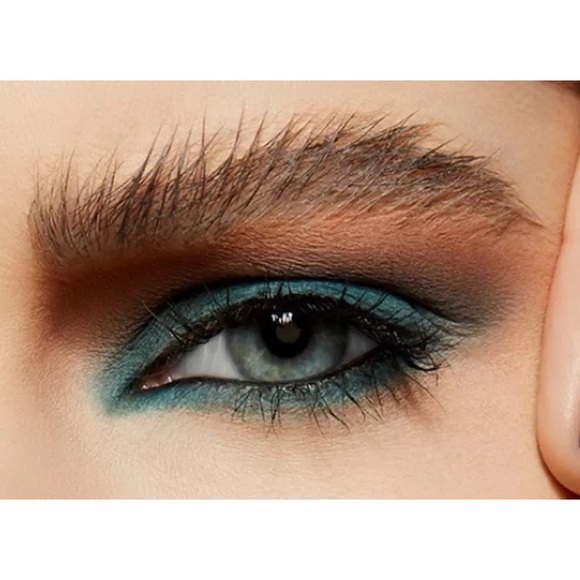 MAC Powder Kiss Soft Matte Eye Shadow Good Jeans - Picture 3 of 7